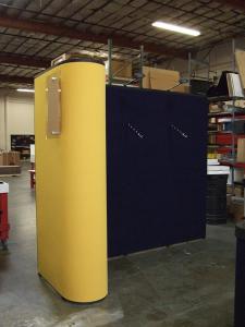 Quadro S QD-135 Pop Up Display with Fabric Panels and Waterfall Brackets -- Image 2
